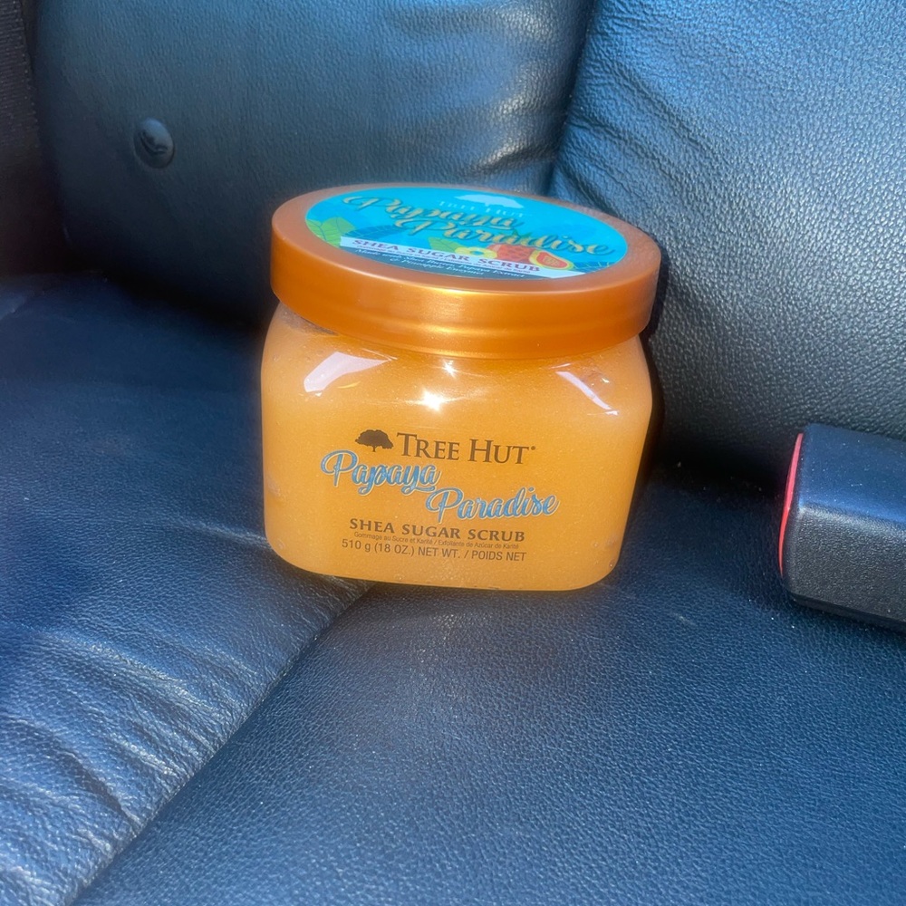 ✨Tree Hut Papaya Paradise Shea Sugar Scrub✨
